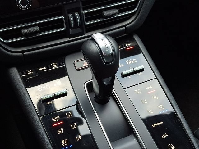 Certified 2024 Porsche Macan S AWD/4WD image 18