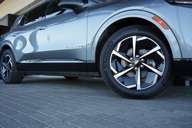 New 2025 Chevrolet Equinox EV LT FWD image 10