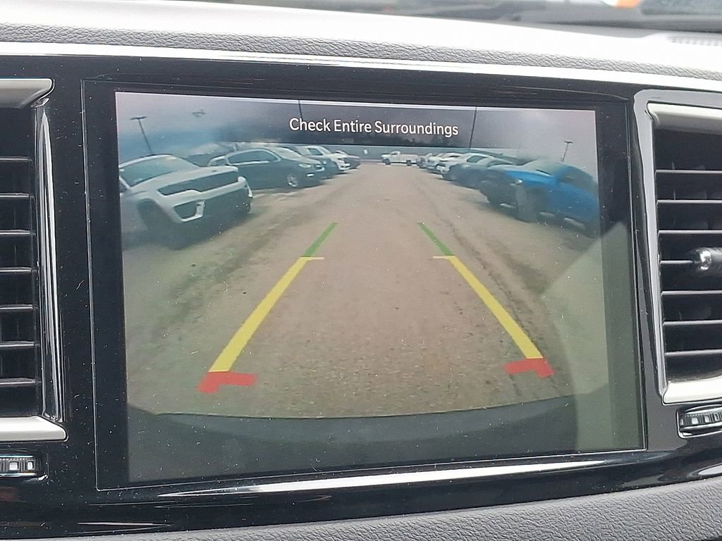 Used 2024 Chrysler Pacifica Touring-L FWD image 17