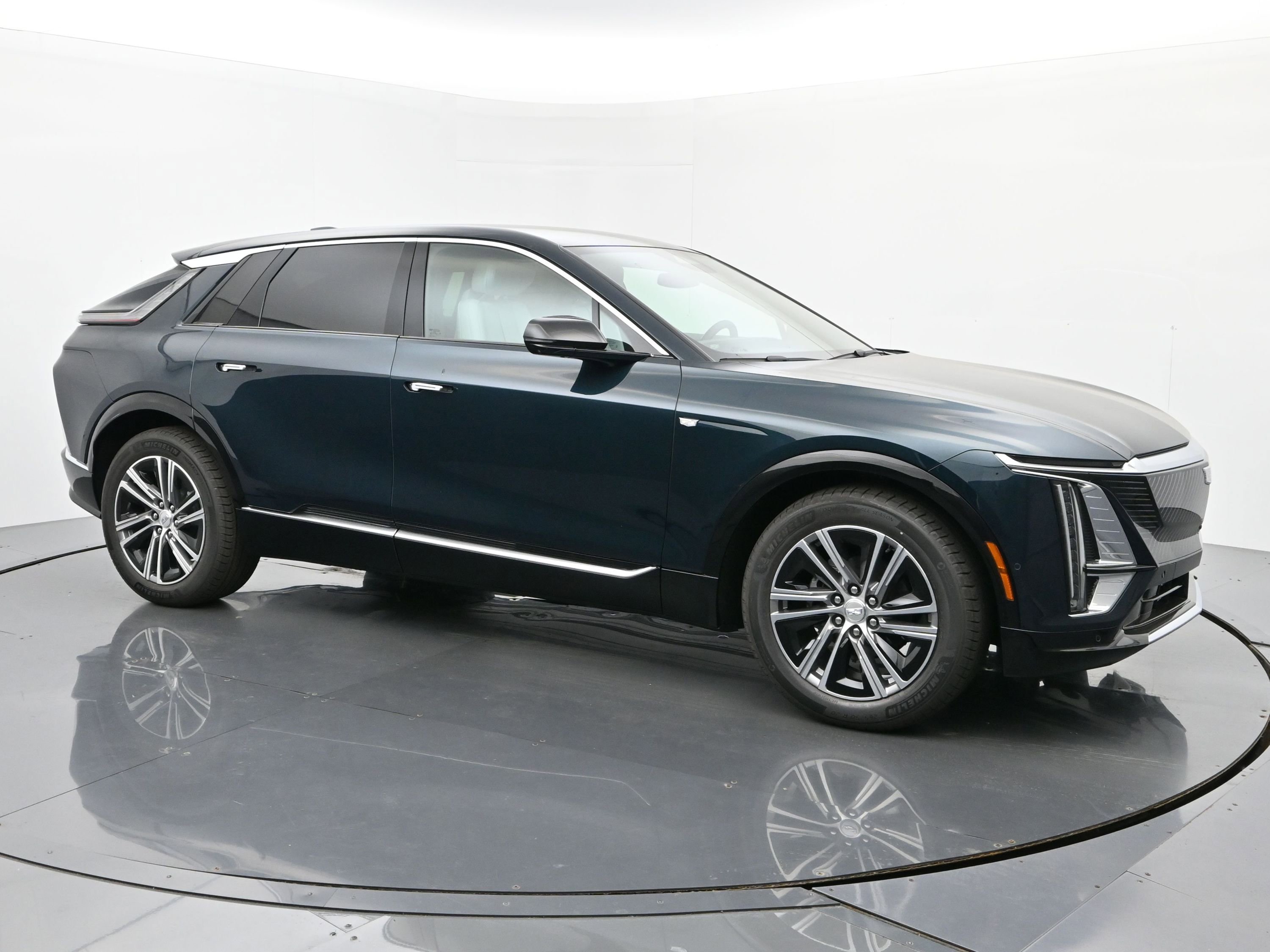 New 2026 Cadillac Lyriq Luxury image 7