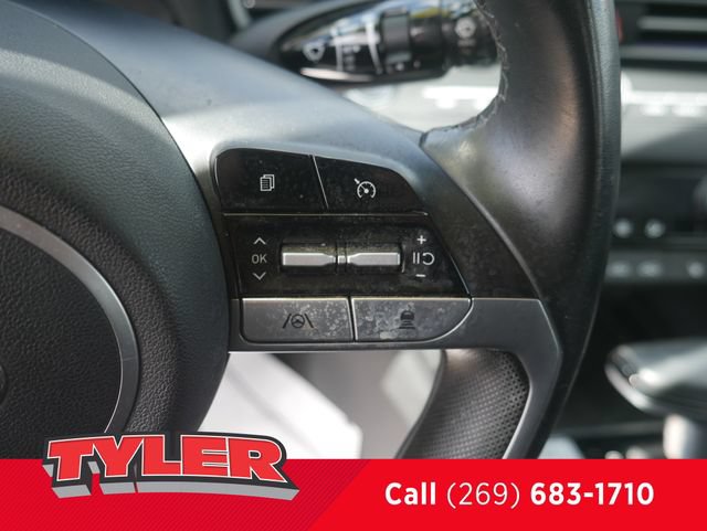 Used 2022 Hyundai Elantra Limited FWD image 25