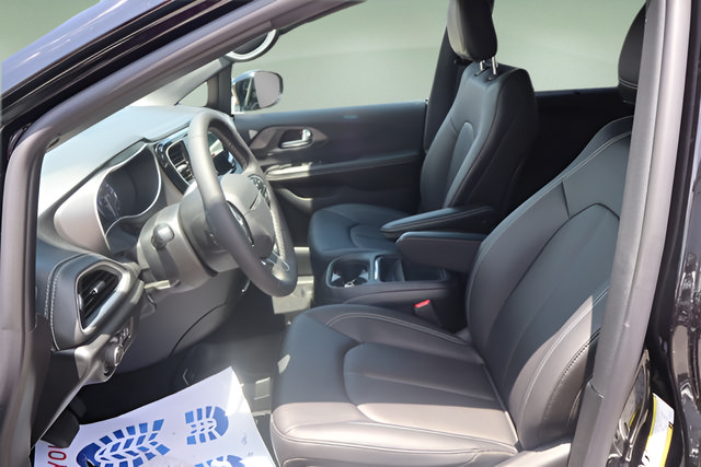 New 2027 Chrysler Pacifica Select FWD image 16
