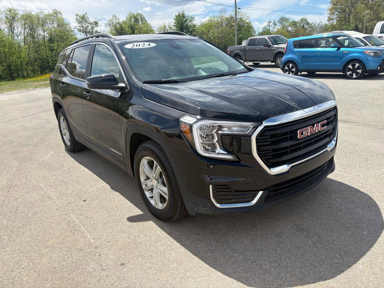 Used 2024 GMC Terrain SLE w/ Driver Convenience Package