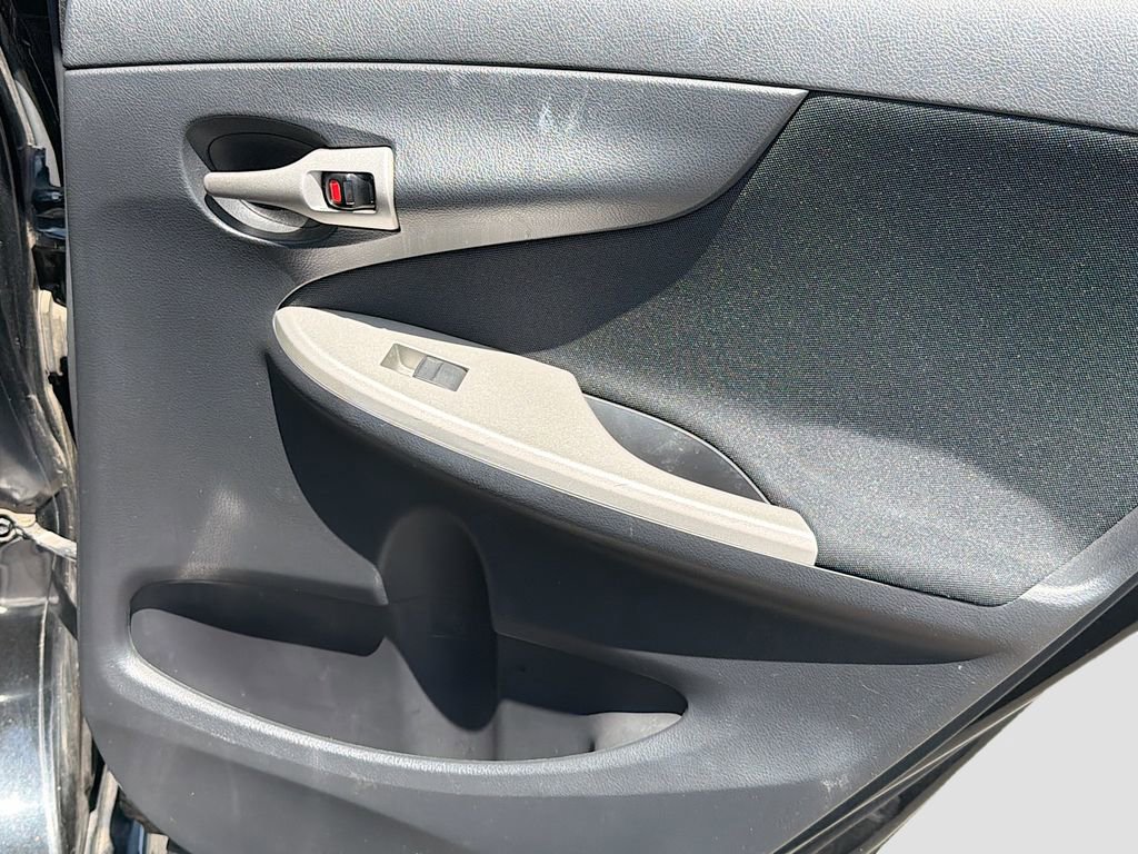 Used 2010 Toyota Corolla S image 30