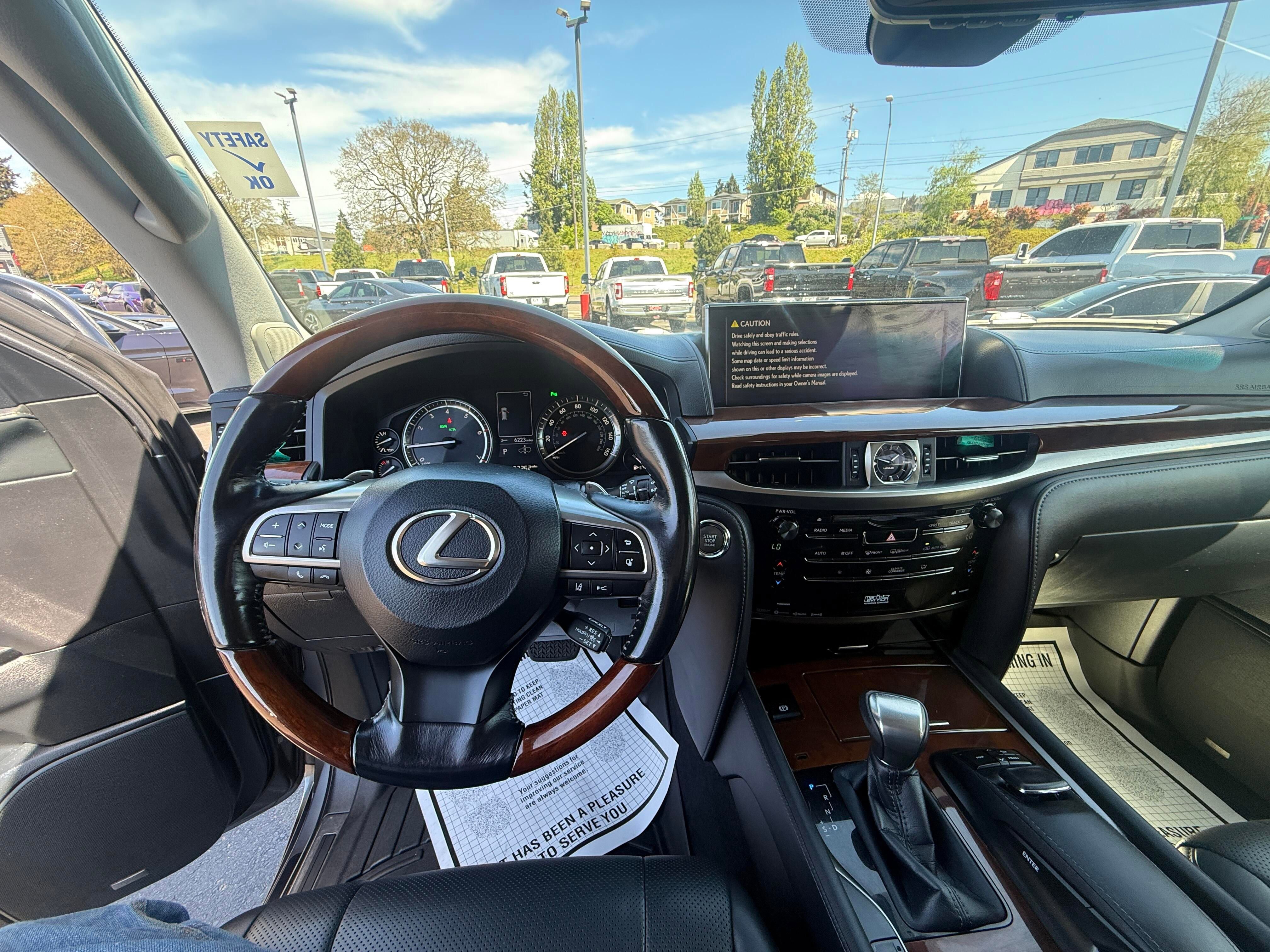 Used 2017 Lexus LX 570 4WD w/ Luxury Package image 10