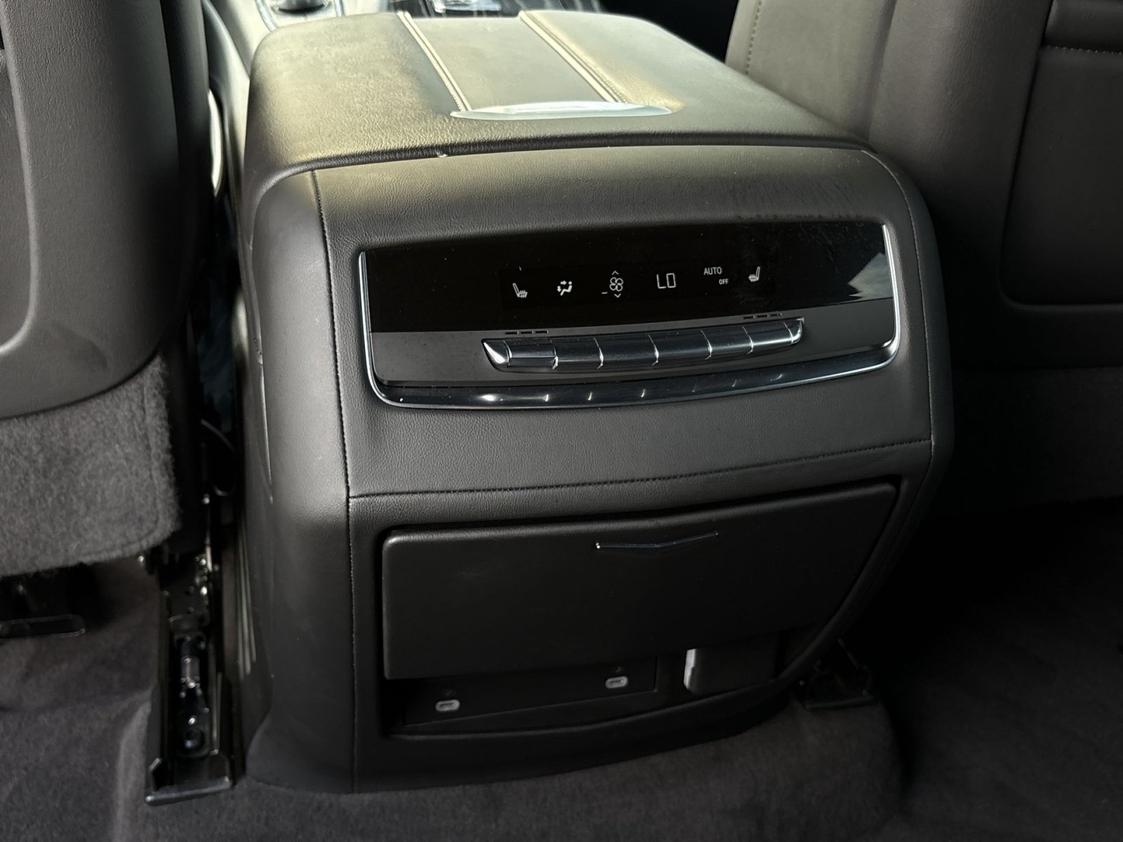 Used 2024 Cadillac Escalade ESV Sport RWD image 27