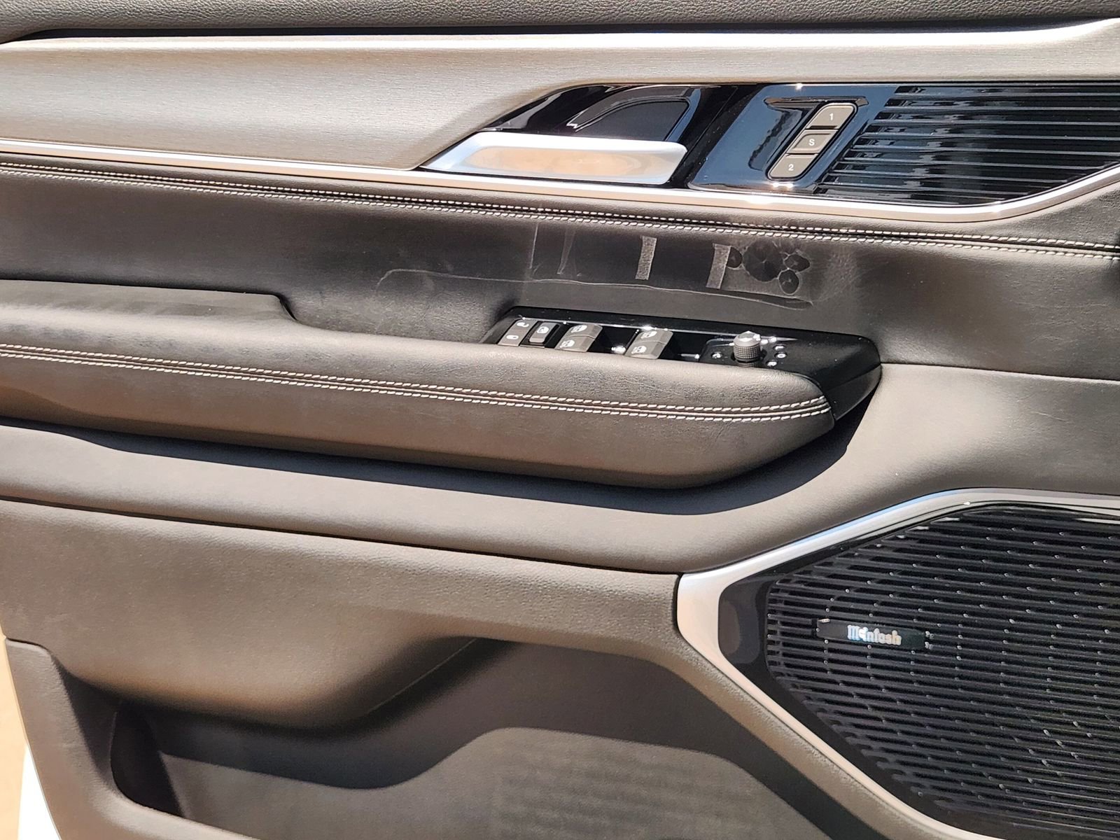 New 2026 Jeep Grand Wagoneer L Limited AWD/4WD image 18