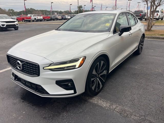 Used 2022 Volvo S60 B5 Momentum w/ Premium Package image 3