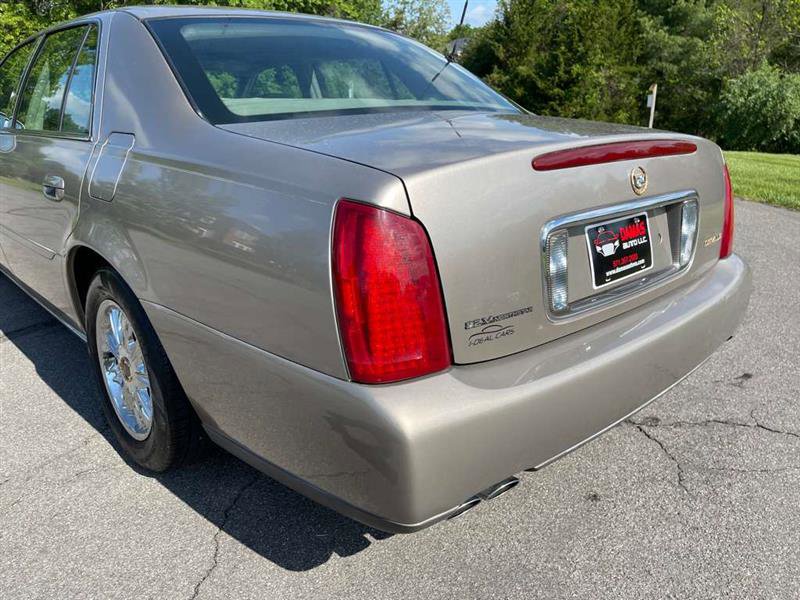Used 2003 Cadillac De Ville w/ Comfort & Convenience Package FWD image 29