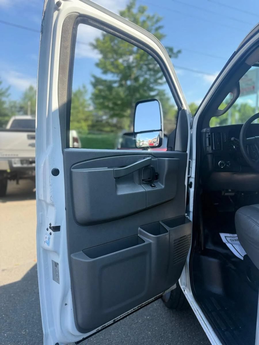 Used 2019 GMC Savana 3500 w/ Power Convenience Package RWD image 10