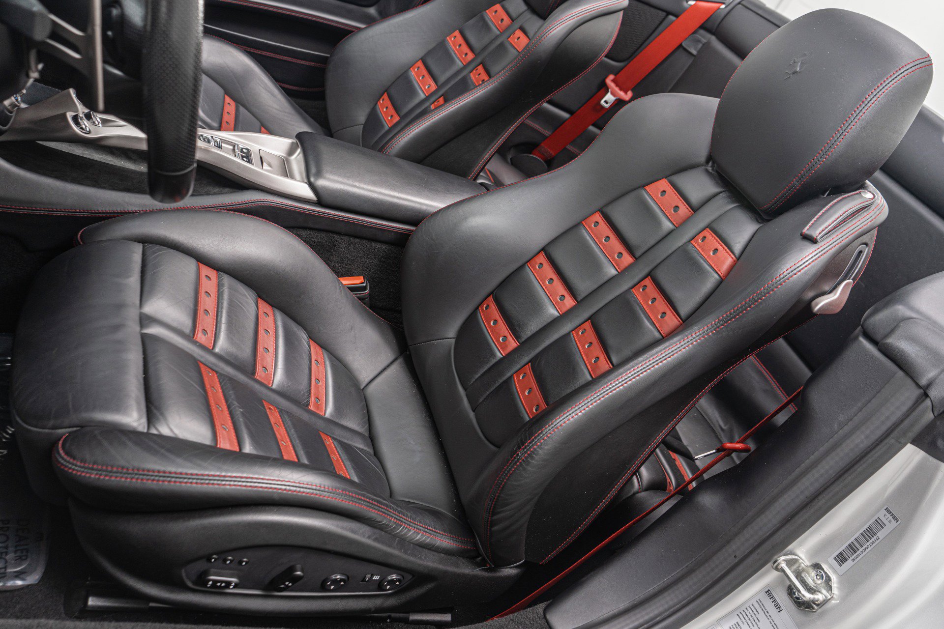 Used 2013 Ferrari California image 26