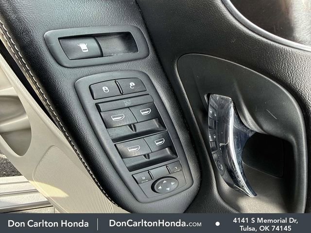 Used 2019 Dodge Grand Caravan SXT image 17