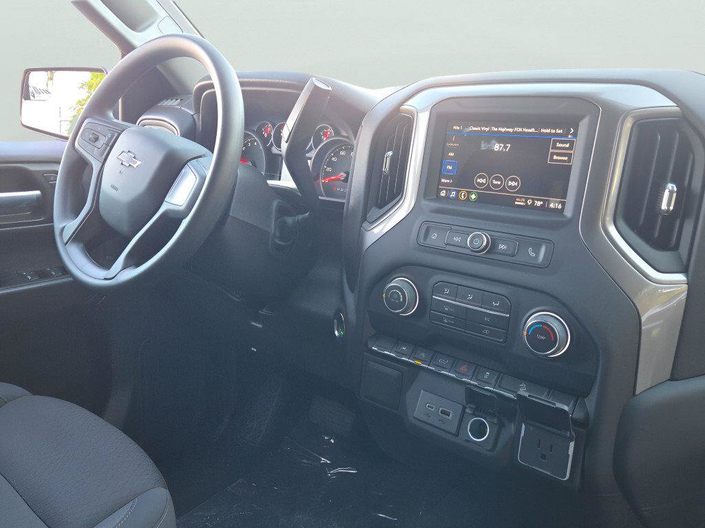 New 2026 Chevrolet Silverado 1500 Custom Trail Boss w/ LPO, Dark Essentials Package AWD/4WD image 10