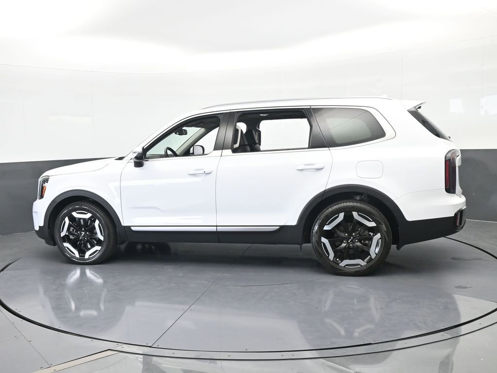 Used 2023 Kia Telluride EX image 3