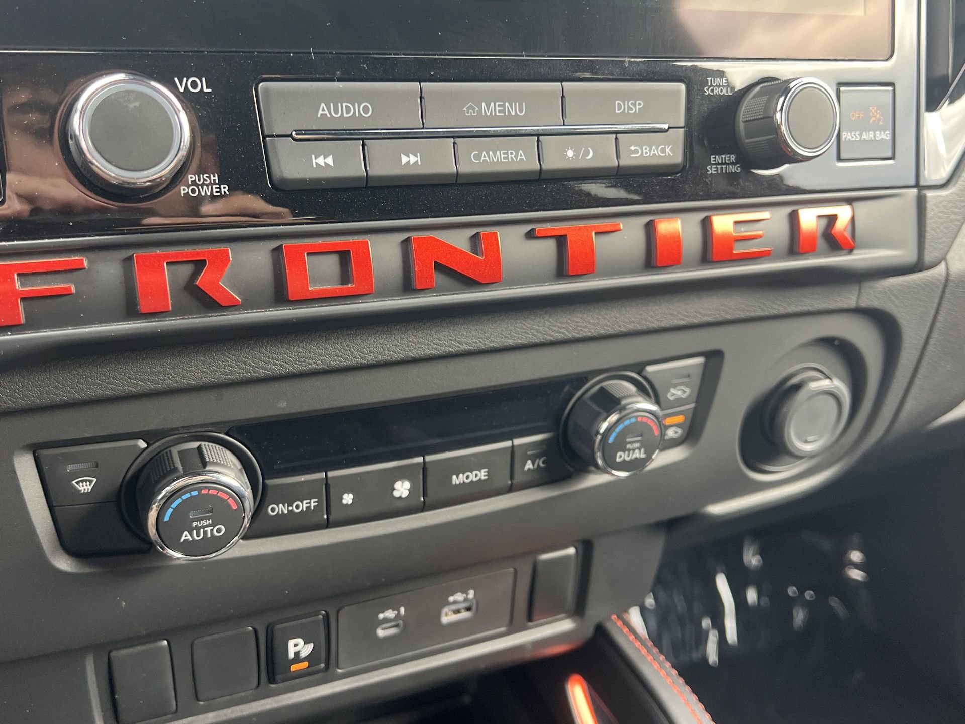 Used 2025 Nissan Frontier PRO-4X image 5