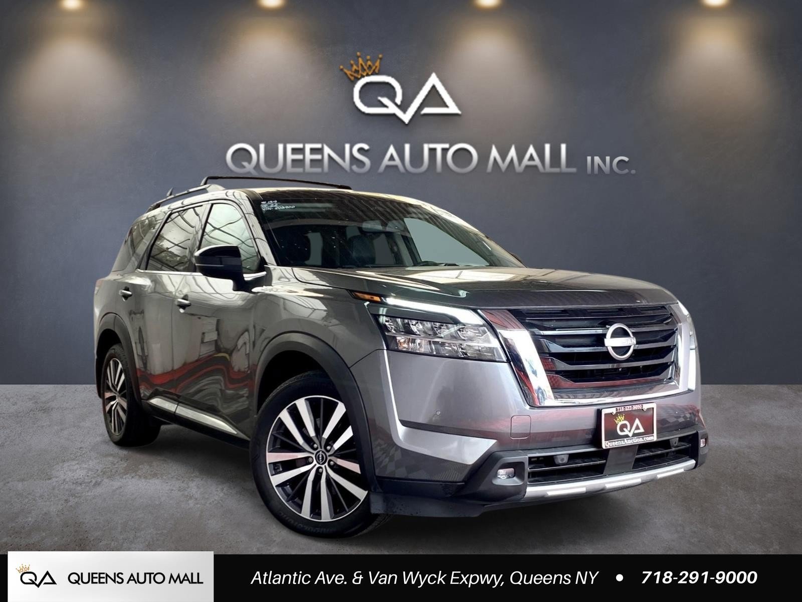 Used 2022 Nissan Pathfinder Platinum w/ Cargo Package AWD/4WD image 1