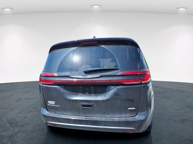 Used 2024 Chrysler Pacifica Touring-L w/ Uconnect Theater Family Group AWD/4WD image 13