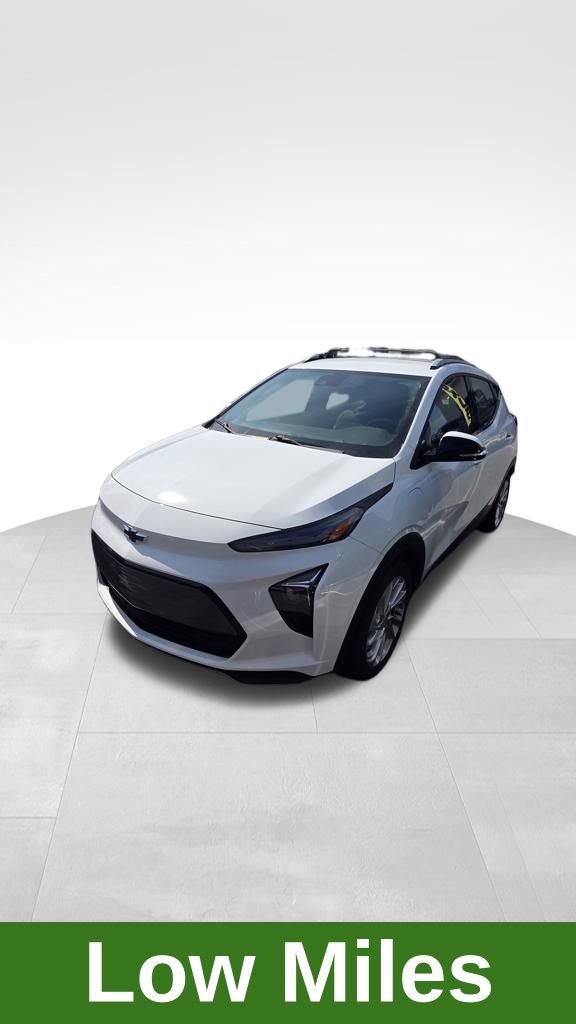 Used 2023 Chevrolet Bolt EUV LT w/ Driver Confidence Package FWD image 2