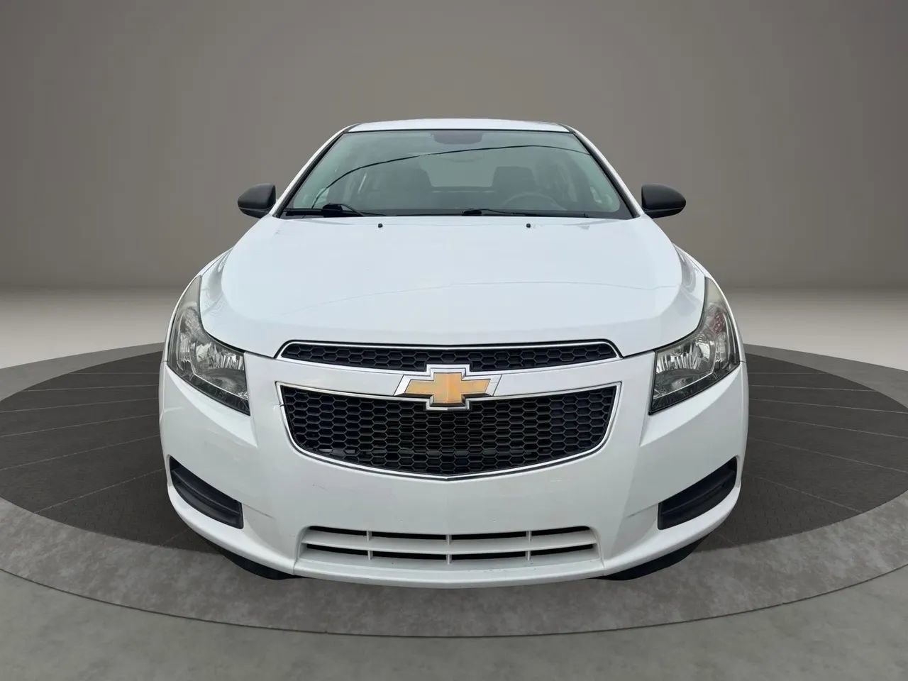 Used 2013 Chevrolet Cruze LS image 2