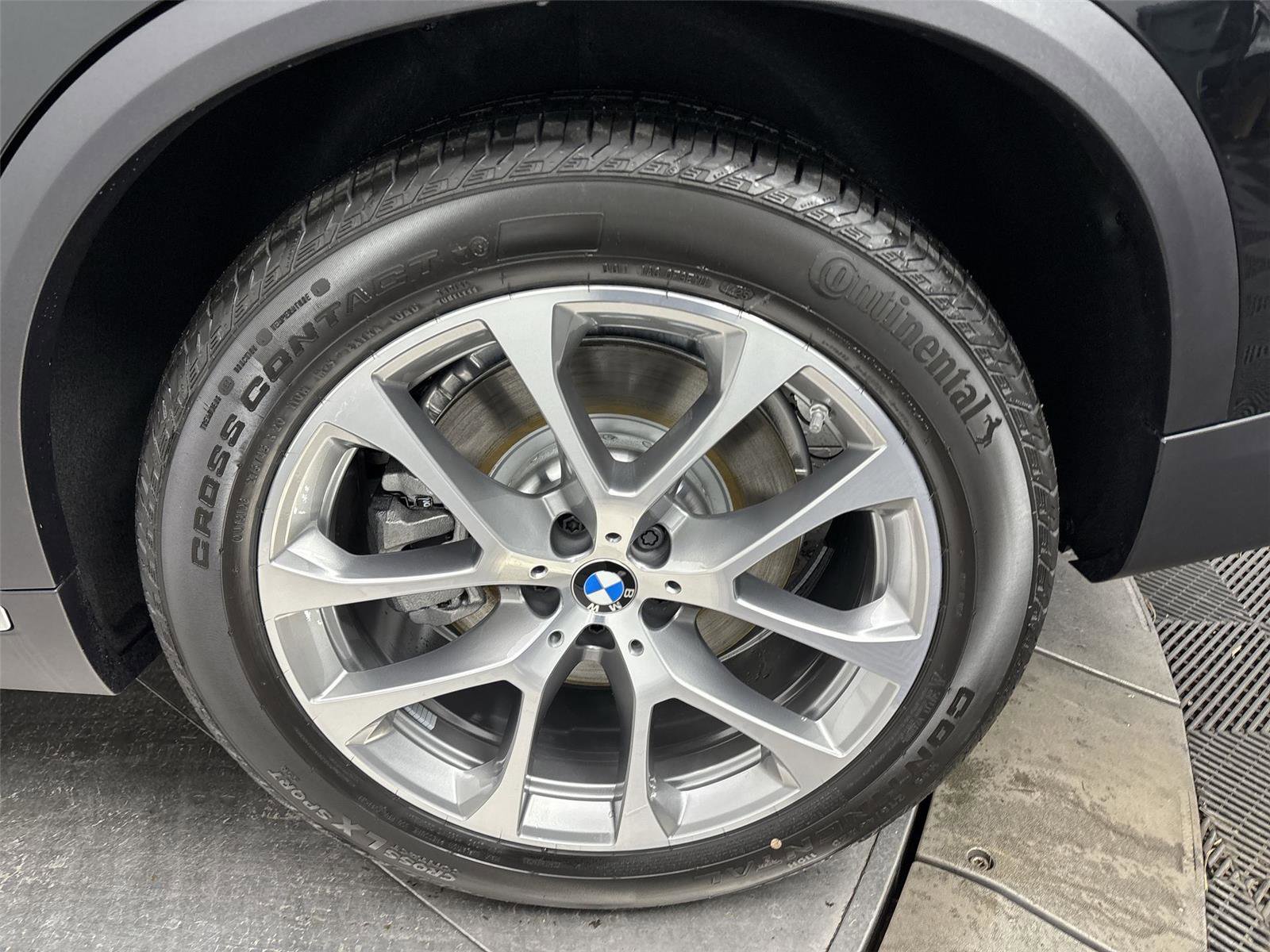 New 2026 BMW X5 xDrive50e w/ Climate Comfort Package image 27