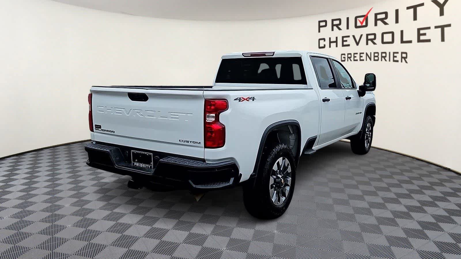 Used 2023 Chevrolet Silverado 2500 Custom w/ Custom Convenience Package AWD/4WD image 8