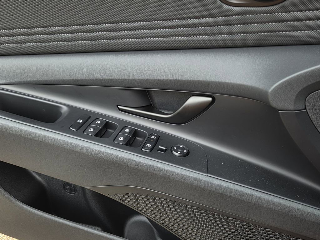 Certified 2025 Hyundai Elantra Sport FWD image 16