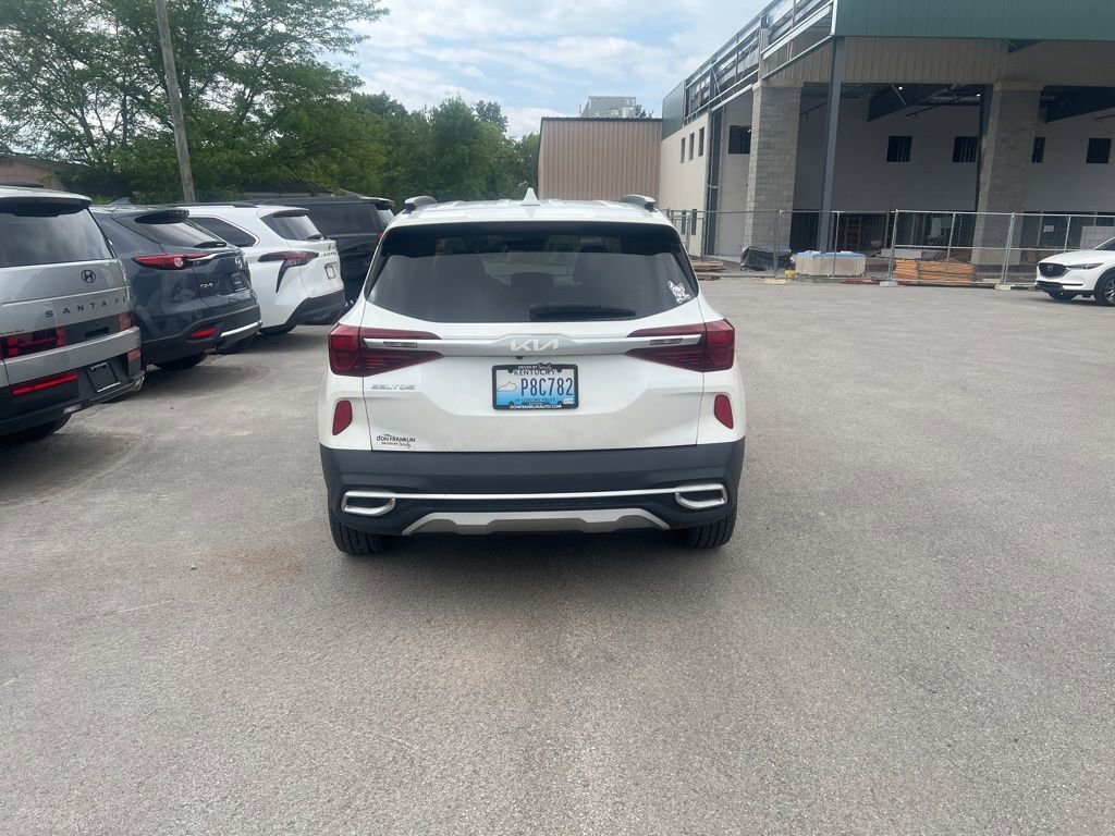 Used 2022 Kia Seltos EX AWD/4WD image 3
