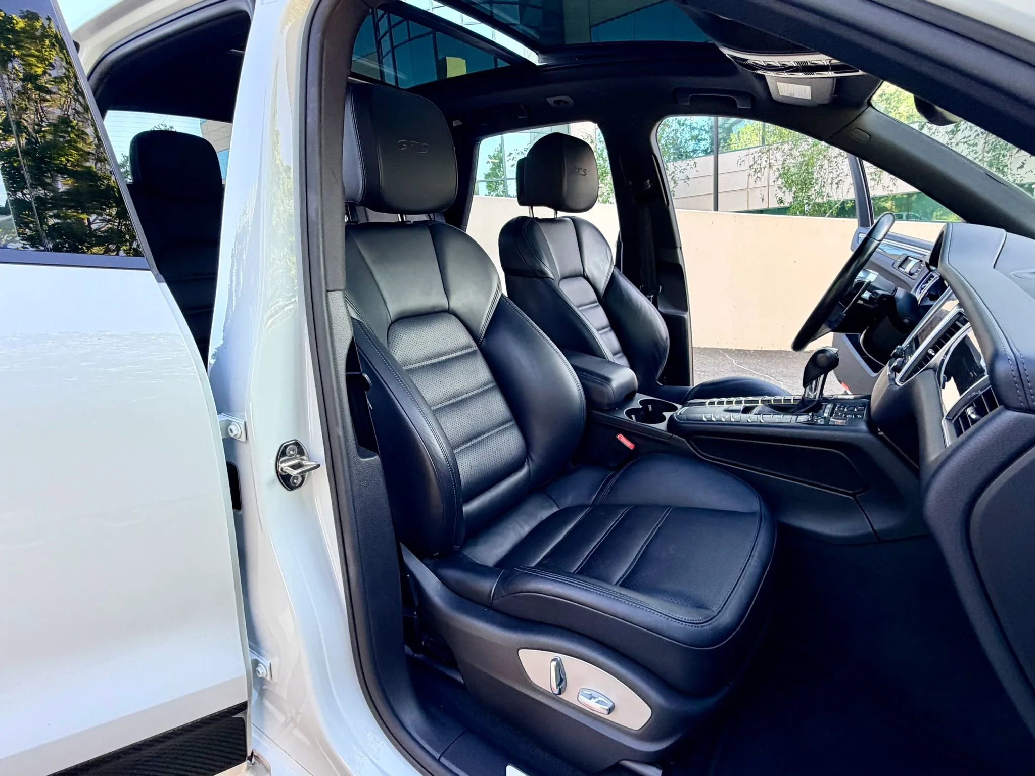 Used 2017 Porsche Macan GTS AWD/4WD image 75