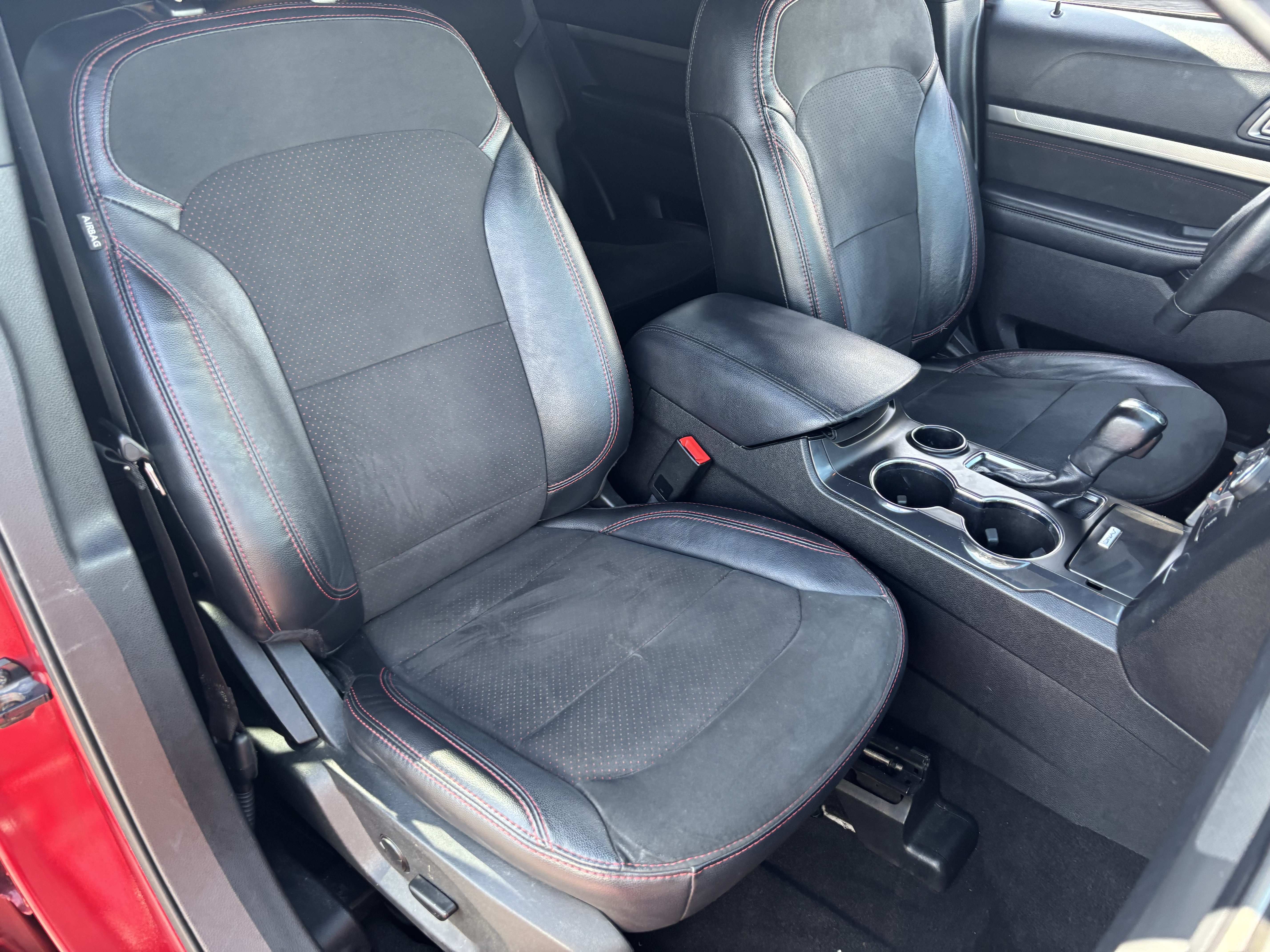 Used 2019 Ford Explorer XLT w/ Equipment Group 202A FWD image 8