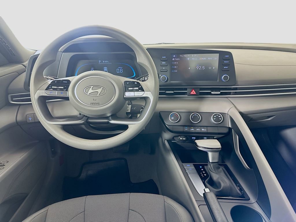 New 2026 Hyundai Elantra SE FWD image 17