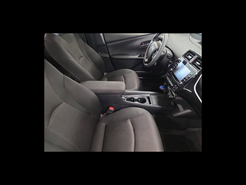 Used 2021 Toyota Prius LE FWD image 18