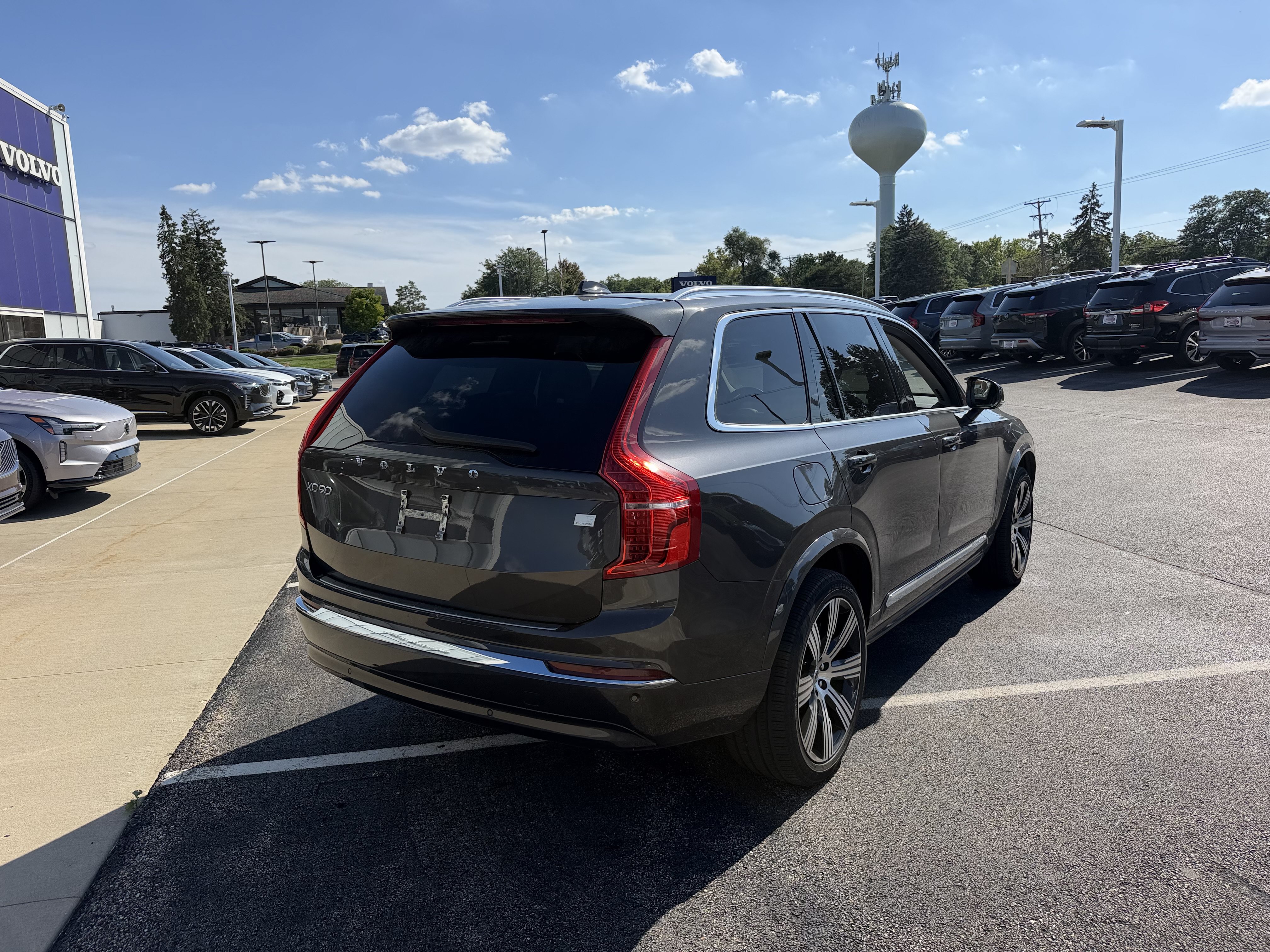 Used 2024 Volvo XC90 T8 Plus w/ Protection Package Premier AWD/4WD image 4