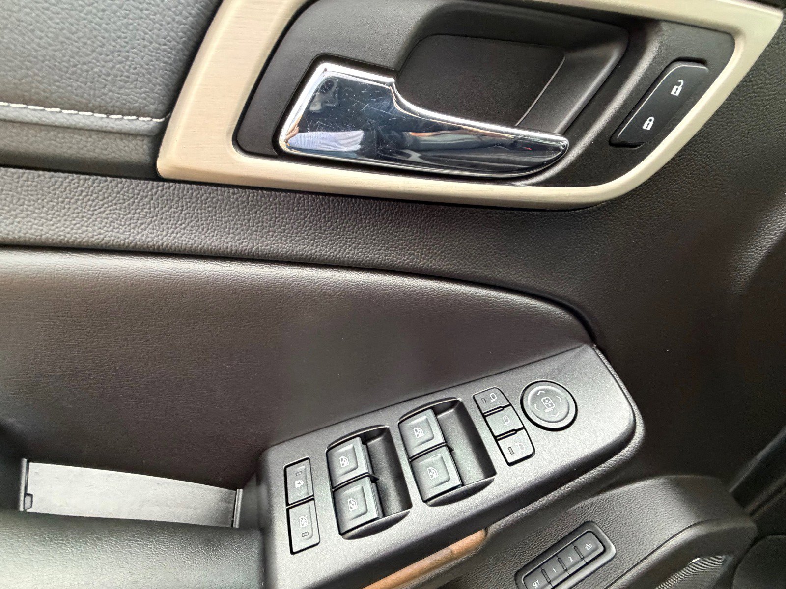 Used 2019 GMC Yukon XL Denali w/ Open Road Package image 8