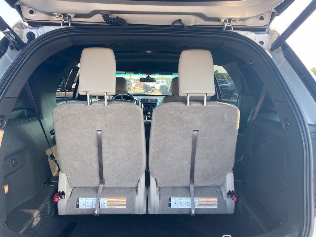 Used 2015 Ford Explorer XLT w/ Equipment Group 202A FWD image 33