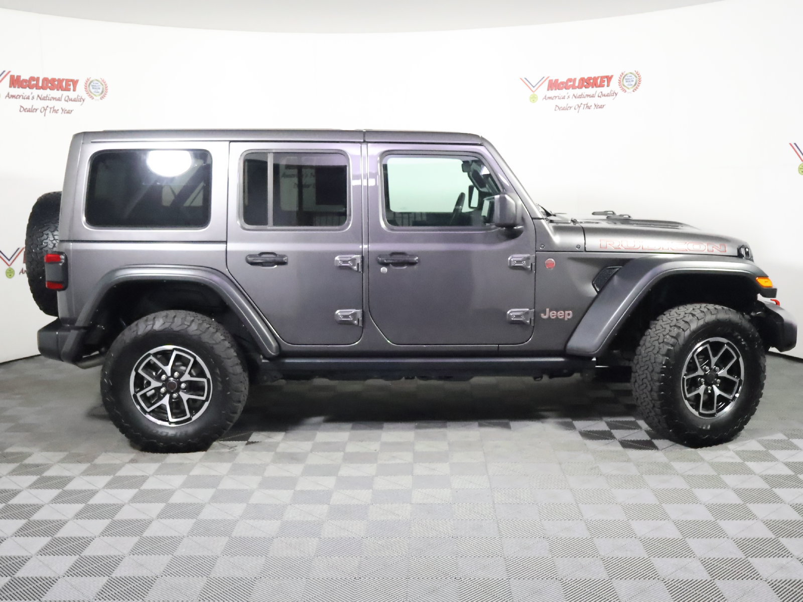 Used 2025 Jeep Wrangler Unlimited Rubicon AWD/4WD image 3