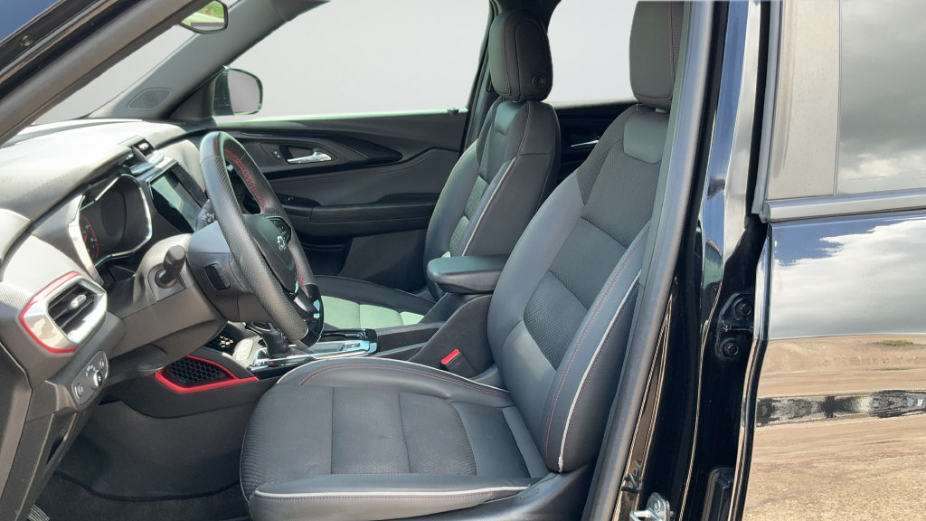 Used 2023 Chevrolet TrailBlazer RS w/ Convenience Package FWD image 17