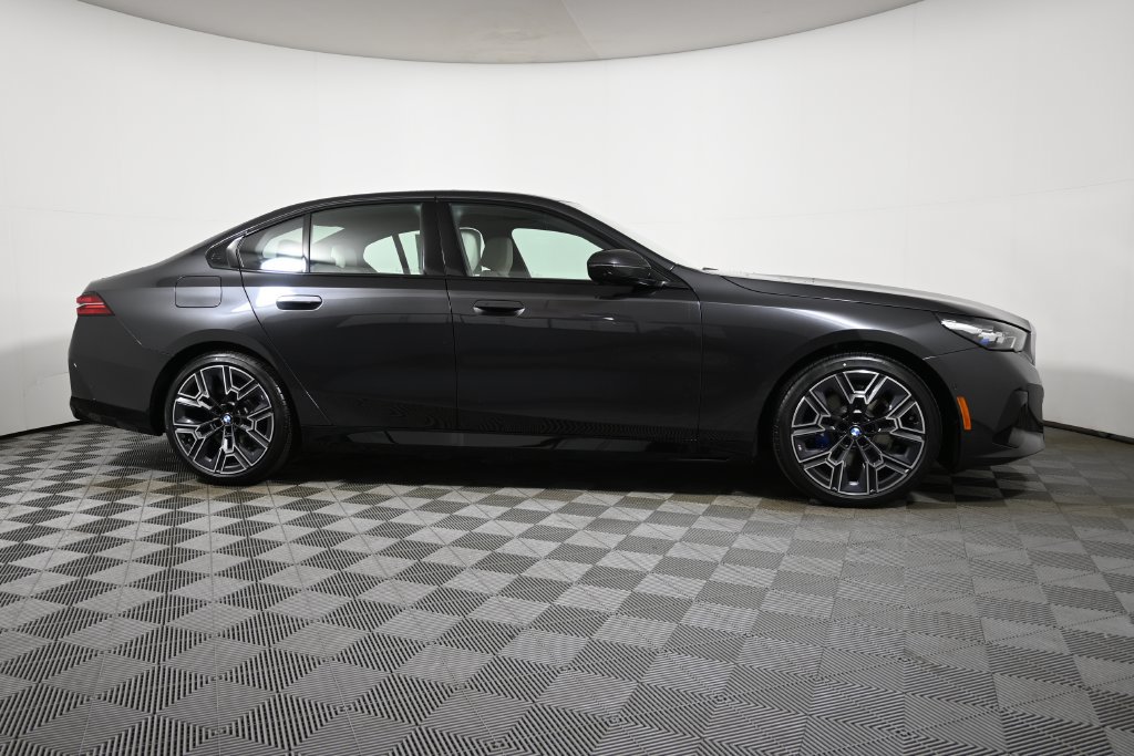 Used 2026 BMW 530i xDrive w/ M Sport Package AWD/4WD image 8