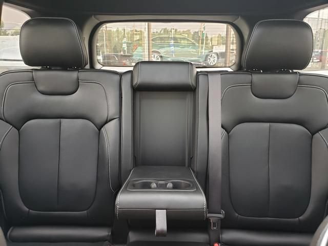 Used 2023 Jeep Grand Cherokee Overland w/ Luxury Tech Group IV AWD/4WD image 14
