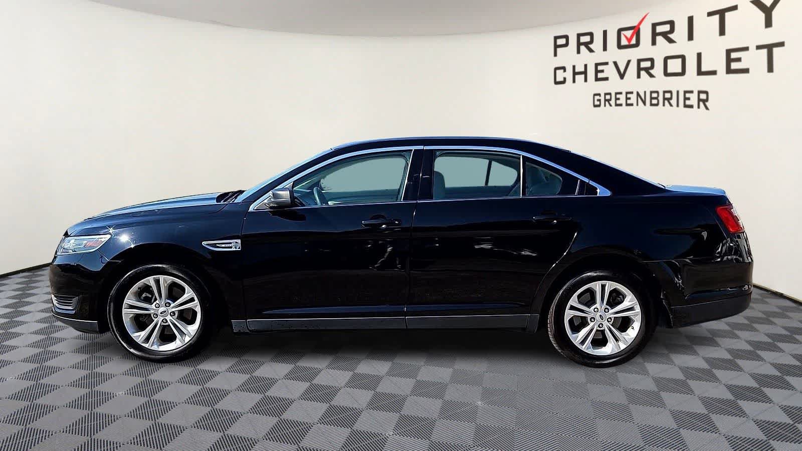 Used 2018 Ford Taurus SE FWD image 5