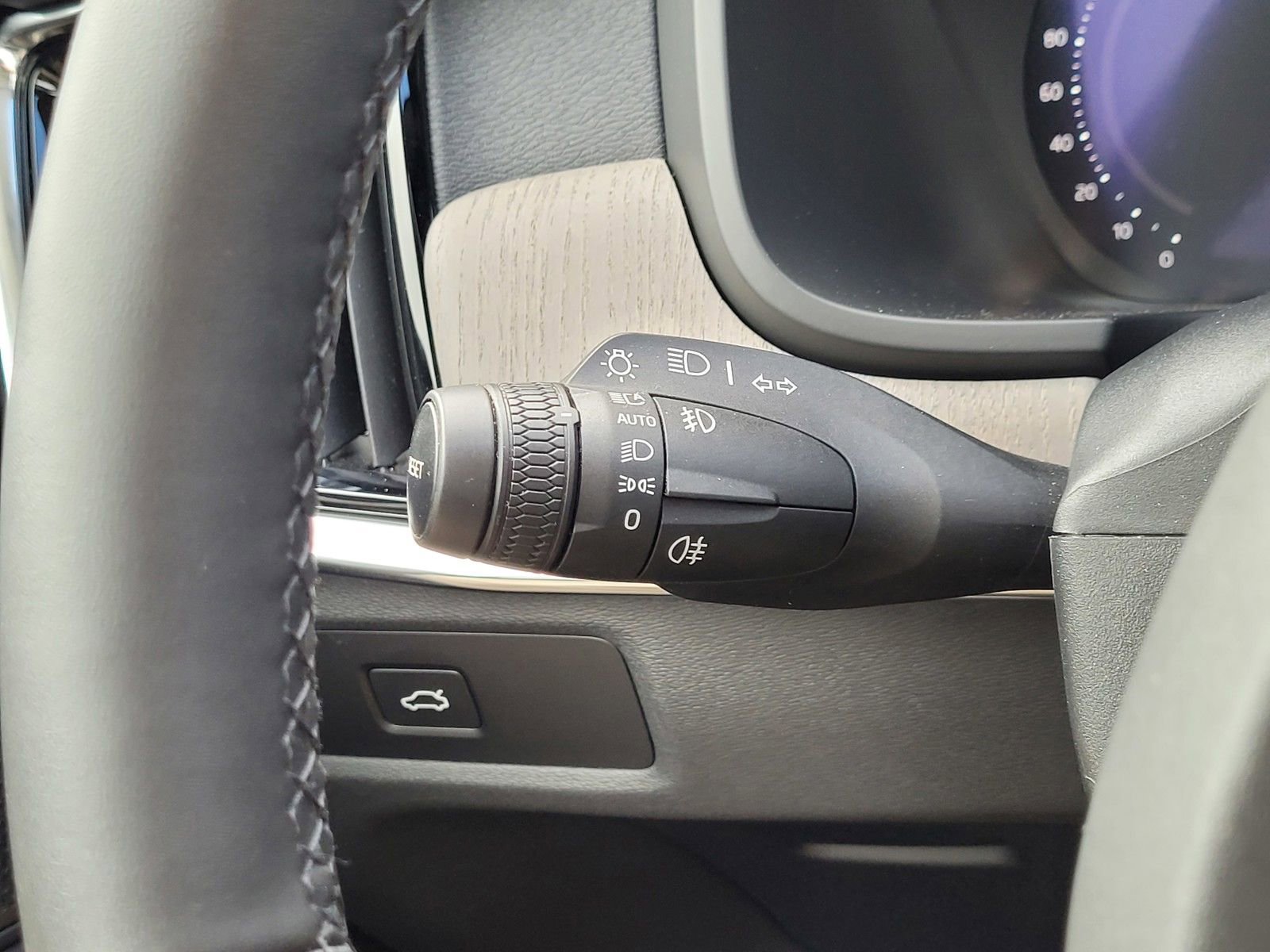 Certified 2025 Volvo V90 B6 Cross Country Plus image 22