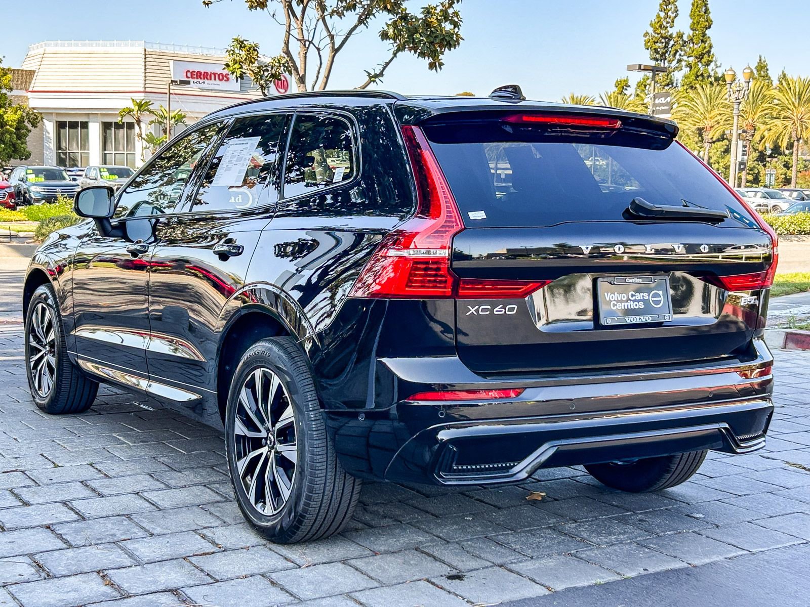 Used 2025 Volvo XC60 B5 Plus AWD/4WD image 8