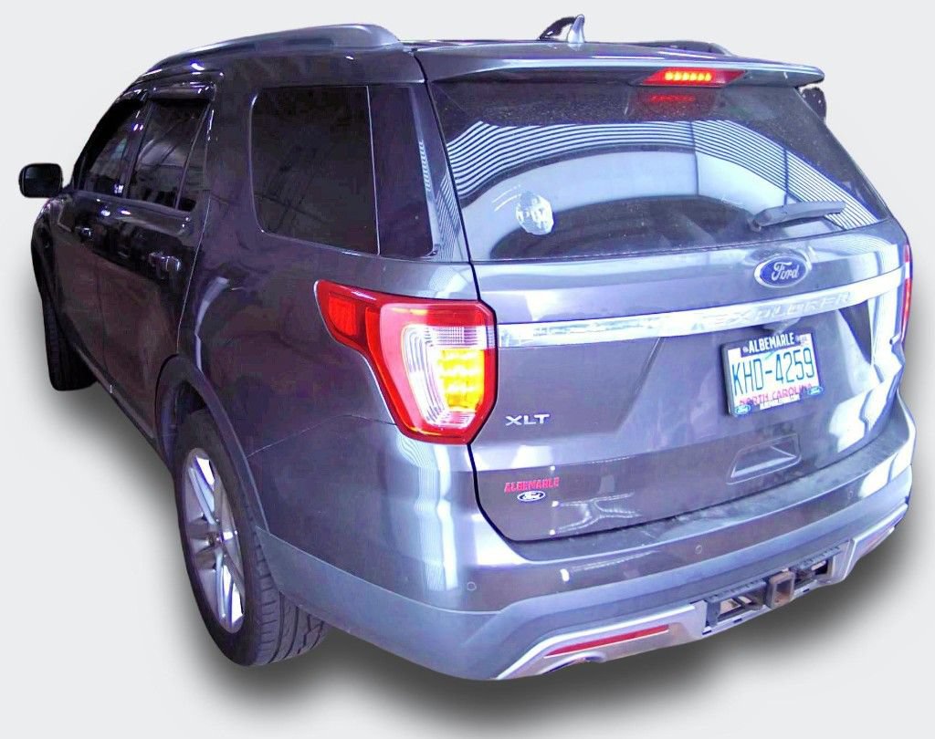 Used 2016 Ford Explorer XLT w/ Equipment Group 202A AWD/4WD image 4