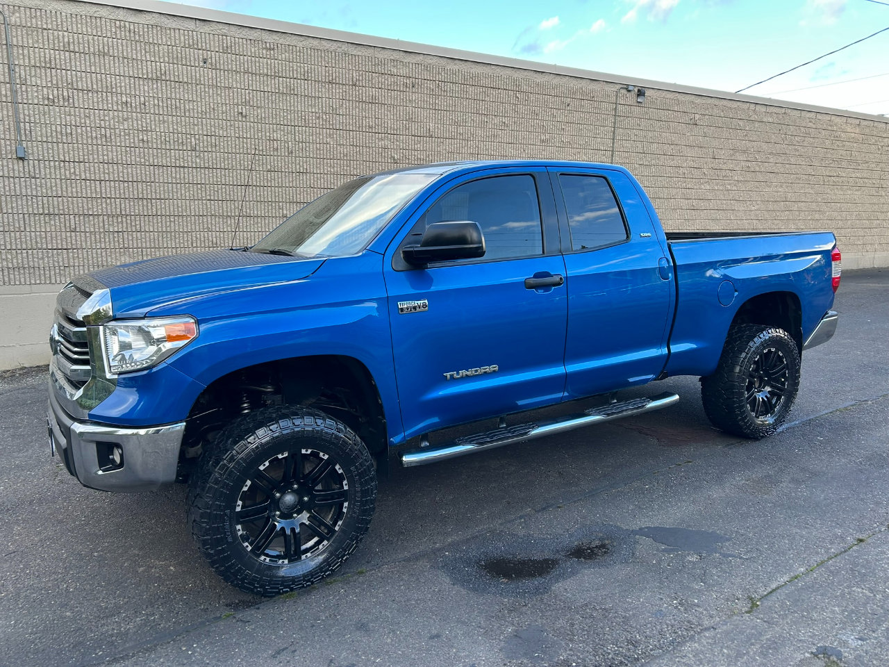 Used 2017 Toyota Tundra SR5 image 8