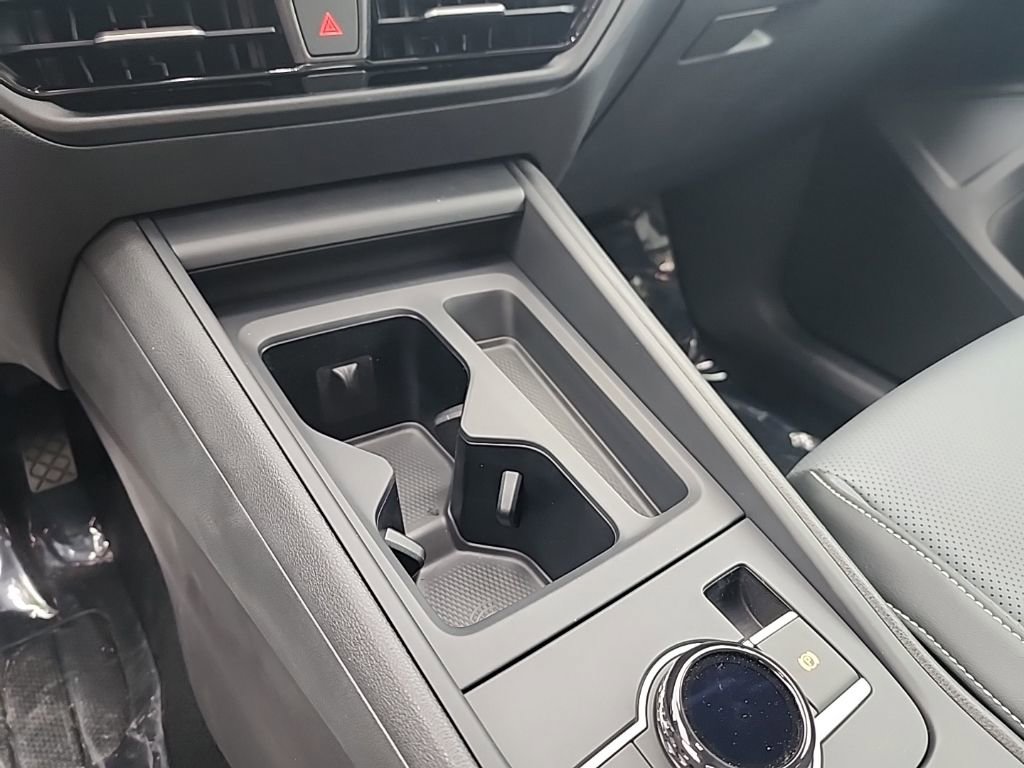 New 2025 Volkswagen Tiguan SE image 18