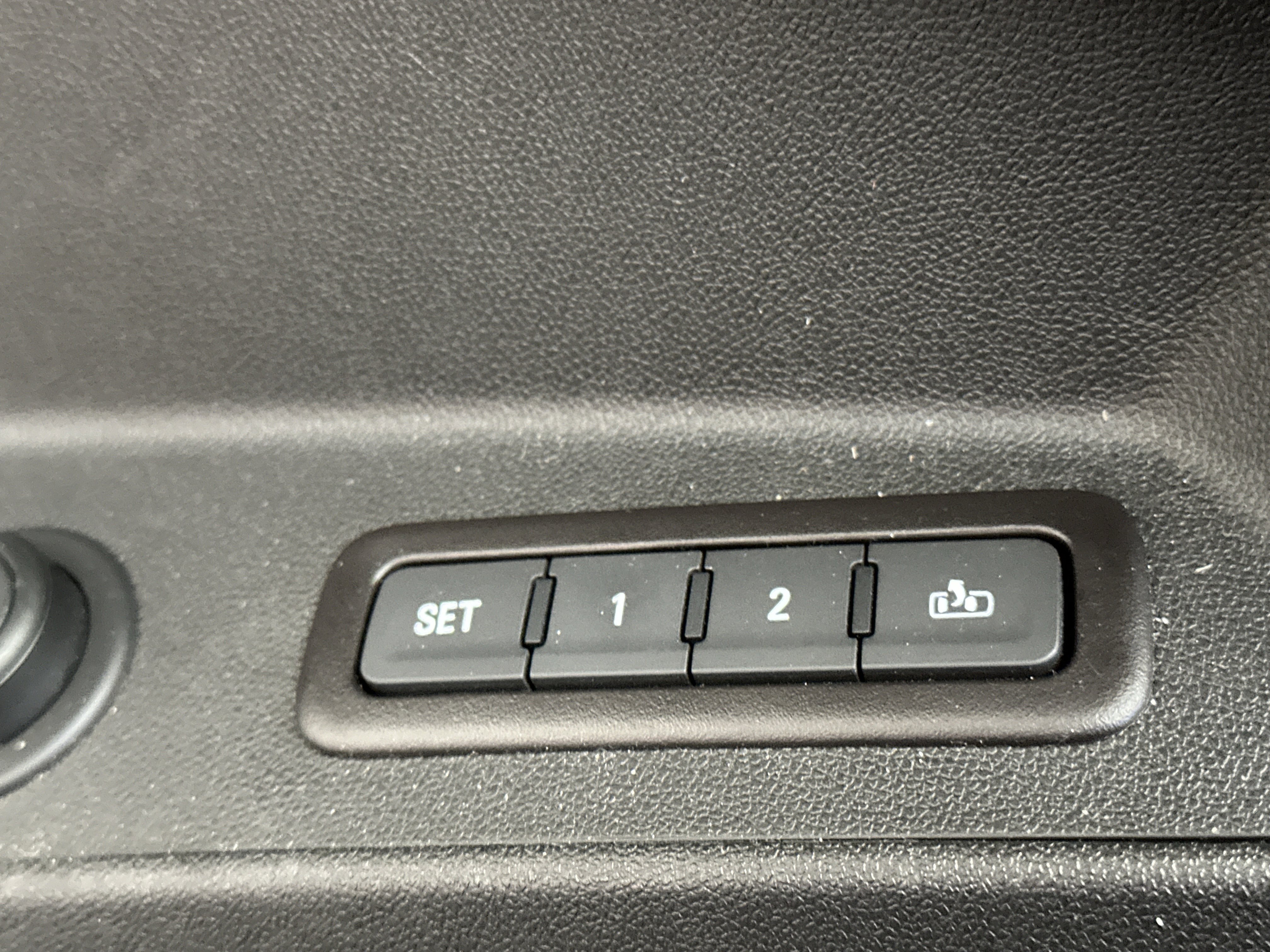 Used 2021 Chevrolet Equinox Premier FWD image 36