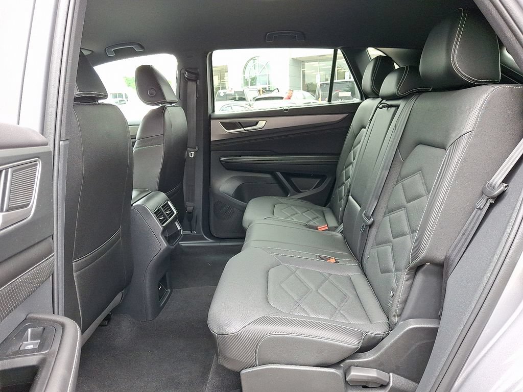 Used 2025 Volkswagen Atlas Cross Sport SE FWD image 10