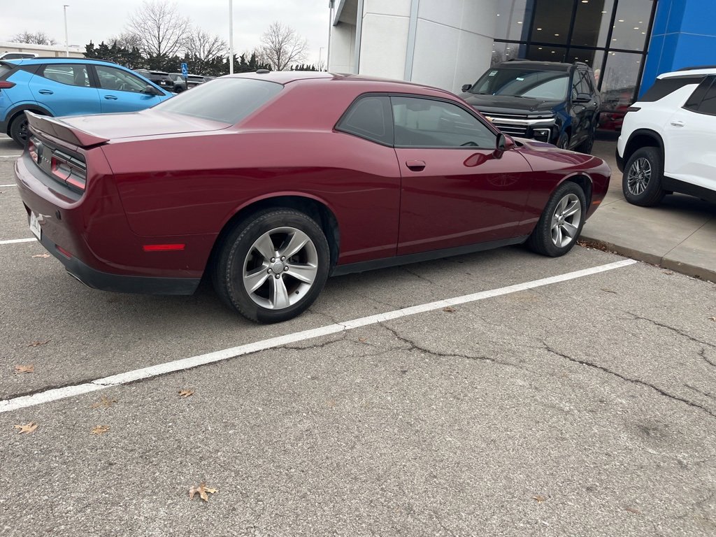 Used 2018 Dodge Challenger SXT image 3