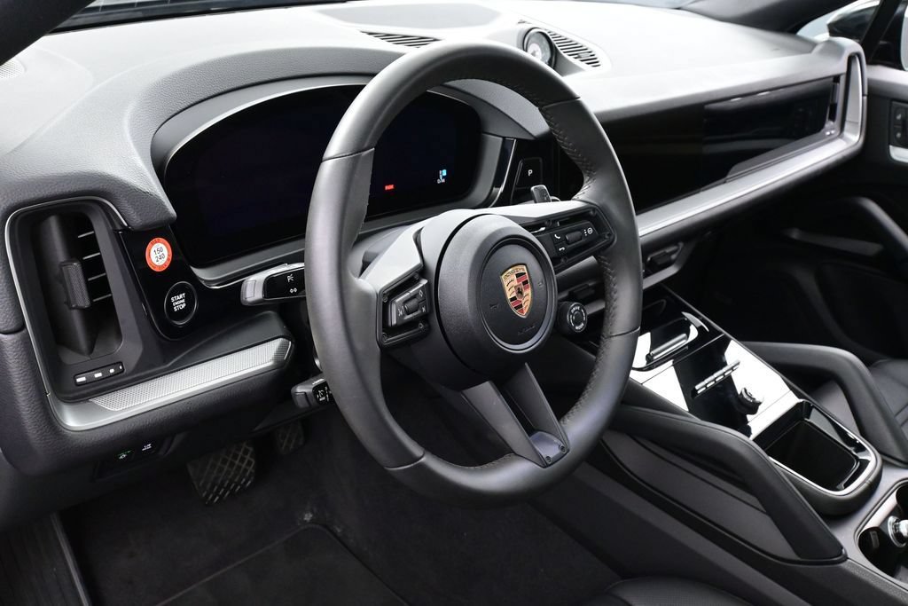 Certified 2025 Porsche Cayenne E-Hybrid Coupe AWD/4WD image 17
