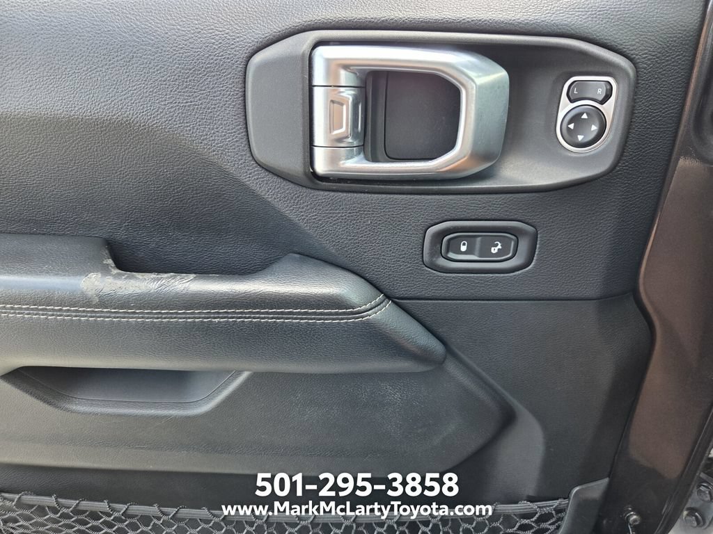 Used 2018 Jeep Wrangler Unlimited Sahara AWD/4WD image 26