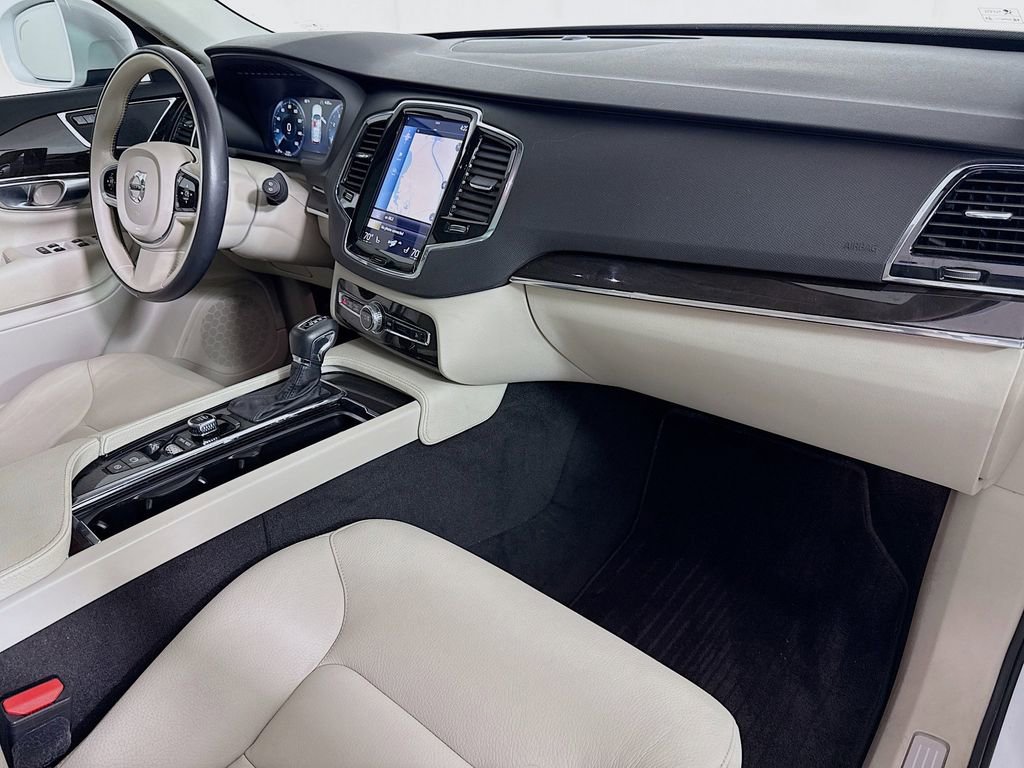 Used 2018 Volvo XC90 T6 Momentum w/ Convenience Package image 29